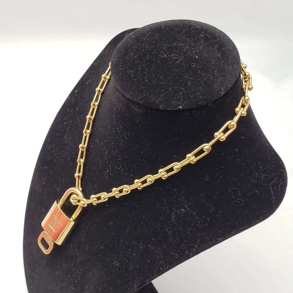 Authentic Louis Vuitton Gold Lock & Key with Unbranded Horse Shoe Stainles Chain - Picture 3 of 8